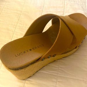 Lucky Brand size 7 medium shoes.